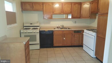 9206 Roxanne Dr, Lanham, MD 20706 - photo 3