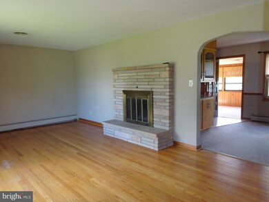 396 Town Dr, Greencastle, PA 17225 - photo 3