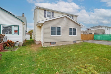 184 Dallas St, Lindenhurst, NY 11757 - photo 4