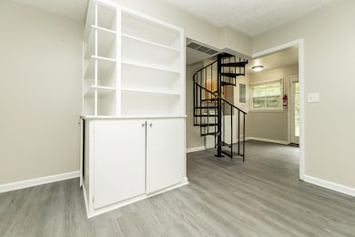 2310 Pinecrest Ave, Ann Arbor, MI 48104 - photo 2