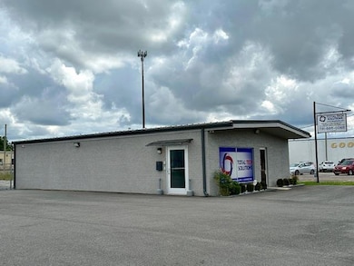 610 Perkins St, Union City, TN 38261 - photo 2