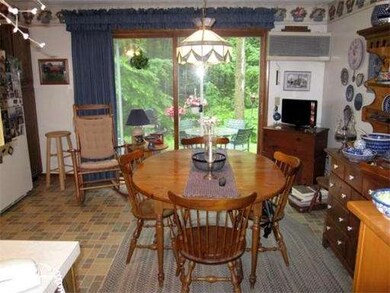 12 Walnut St unit 12, Turners Falls, MA 01376 - photo 4