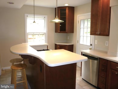 5843 Edgehill Dr, Alexandria, VA 22303 - photo 4