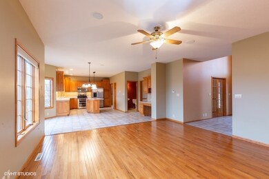 814 S Ridge Dr, Cedar Falls, IA 50613 - photo 5