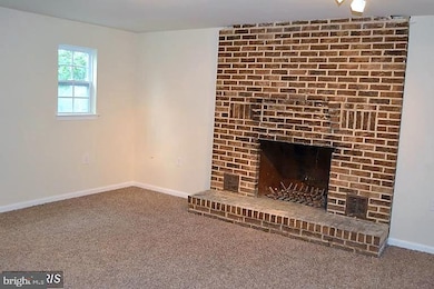 807 Regis Ct, Halethorpe, MD 21227 - photo 5