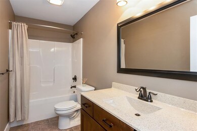 6909 Cottage Ridge Ct NE, Cedar Rapids, IA 52411 - photo 7