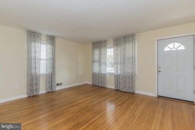 2923 Michigan Ave, Halethorpe, MD 21227 - photo 4