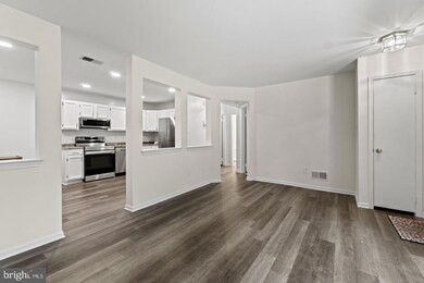 5700 Brewer House Cir unit T4, Rockville, MD 20852 - photo 6