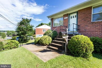 15915 Crest Dr, Woodbridge, VA 22191 - photo 2