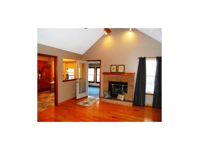 Vaulted ceiling Great room-hardwood floors and fir