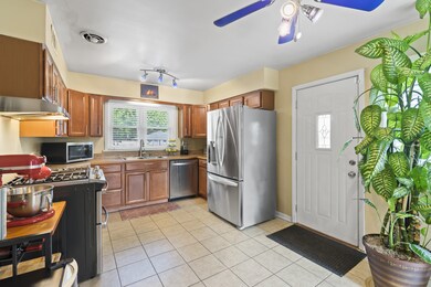 18437 Stewart Ave, Homewood, IL 60430 - photo 6