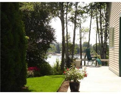 Entry area gives access to the deck...