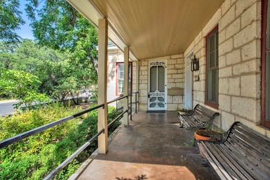 204 W Schubert St, Fredericksburg, TX 78624 - photo 4