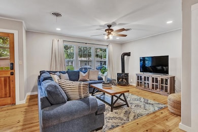 801 N Edison St, Fredericksburg, TX 78624 - photo 2