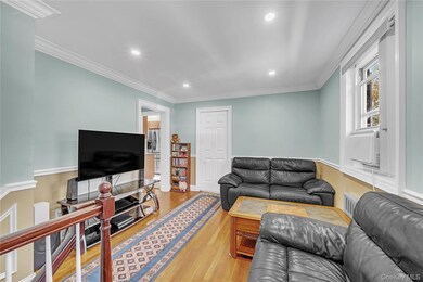 235-10 131st Ave unit Upper, Rosedale, NY 11422 - photo 2