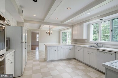 8100 Horseshoe Ln, Potomac, MD 20854 - photo 6