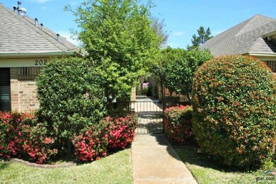 202 Heritage Cir, Tyler, TX 75703 - photo 2