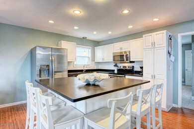 286 E 2nd St Ocean Isle Beach-large-002-