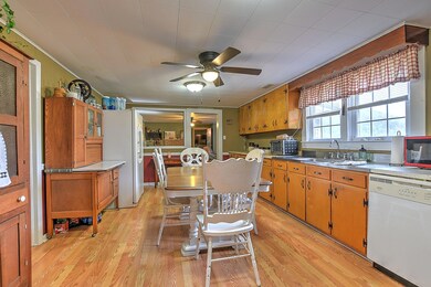 176 Gilliam Ave-20