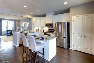 8210 Secluded Cove Ln, Baltimore, MD 21222 - photo 2