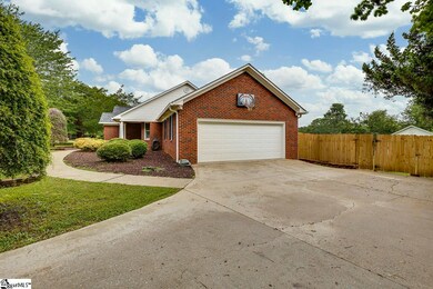 409 Cresthaven Dr, Boiling Springs, SC 29316 - photo 3