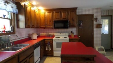 KITCHEN W/ ISLAND AND PANTRY
