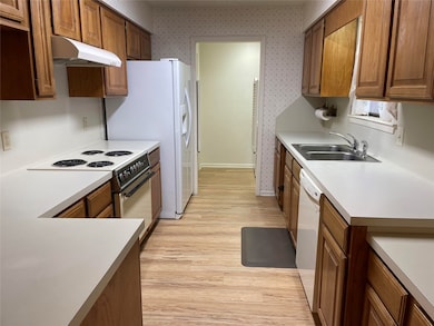 1732 Avenue C unit A, El Campo, TX 77437 - photo 3