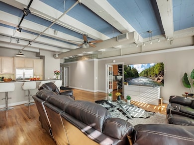 1120 Texas St unit 4B, Houston, TX 77002 - photo 4