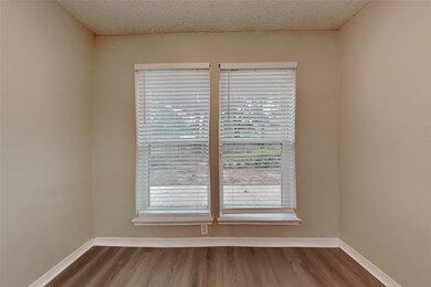 15 S Drifting Leaf Ct, Spring, TX 77380 - photo 5