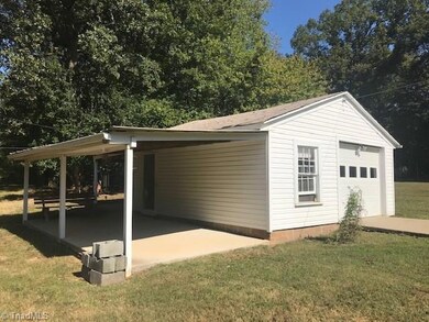 974 Brooklyn Avenue Extension, Ramseur, NC 27316 - photo 5