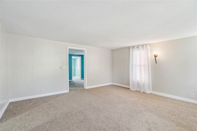 316 E Washington St, Center Point, IA 52213 - photo 3