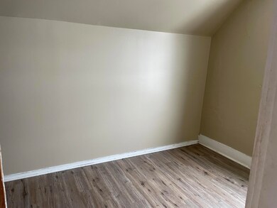 Bedroom (back unit)
