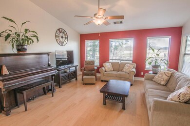 2092 Hacienda St, Redding, CA 96003 - photo 5