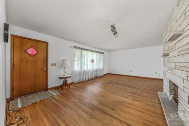 1012 W New York St, Aurora, IL 60506 - photo 3