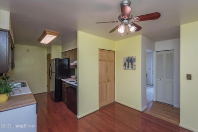 9005 Stockton Ct, Louisville, KY 40291 - photo 6