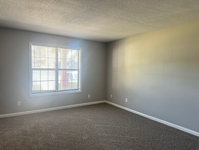 540 Hietts Ln unit 8, Clarksville, TN 37043 - photo 2