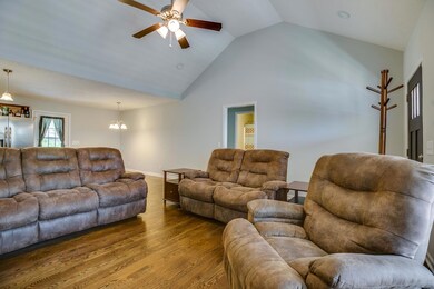 107 Doak St, Shelbyville, TN 37160 - photo 6