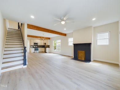 CAM03711G0-PR0015-STILL007