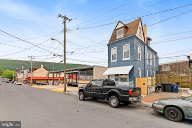 910 Pike St, Reading, PA 19604 - photo 4