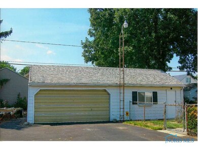 Detached Garage.