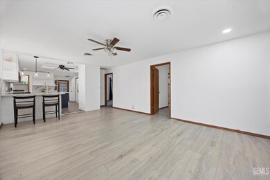 715 Francis St, Bakersfield, CA 93308 - photo 7