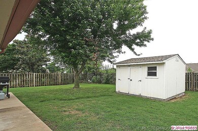 3918 S Sycamore Place, Broken Arrow, OK 74011 - photo 3