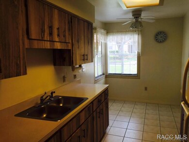 EAT-IN KITCHEN
