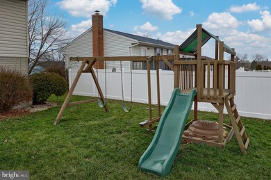 4171 Magnolia Dr, Mount Joy, PA 17552 - photo 2