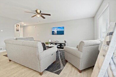 813 Grindstone Cir, Waterloo, IA 50702 - photo 6