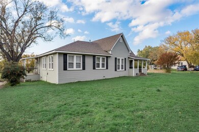 107 N Gowdy St, Whitewright, TX 75491 - photo 5