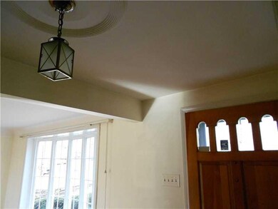 Entry/Foyer.