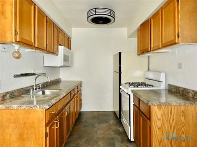 214 N 2nd St, Waterville, OH 43566 - photo 7