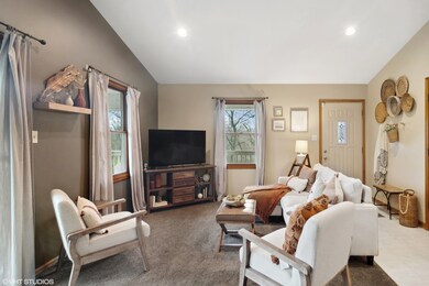 248 Melody Ln, Carpentersville, IL 60110 - photo 2