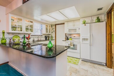 Kitchen w/Granite Counters